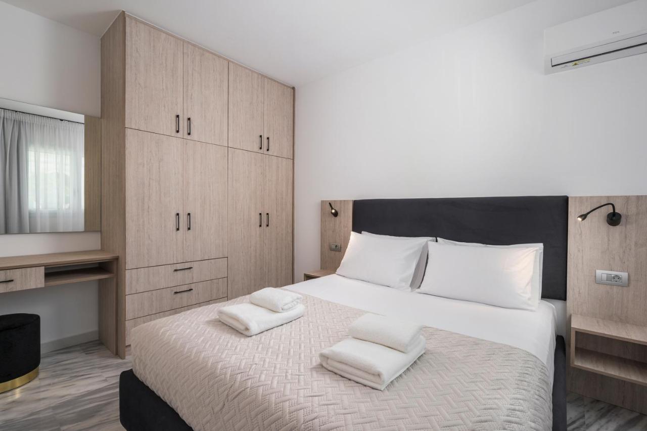 Quarters Luxury Apts Chrissi Akti Chania Exterior foto