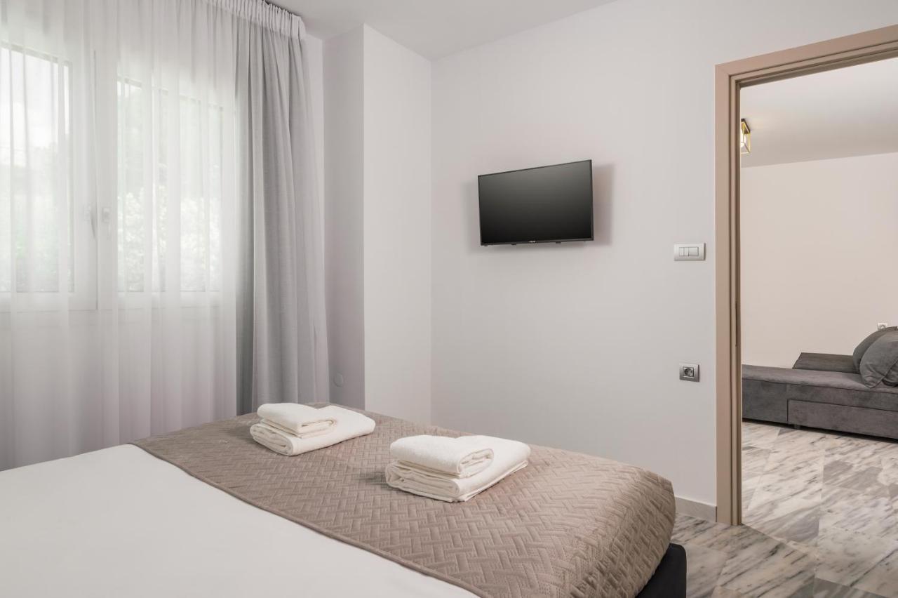 Quarters Luxury Apts Chrissi Akti Chania Exterior foto