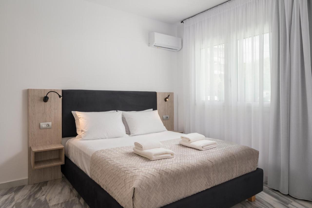 Quarters Luxury Apts Chrissi Akti Chania Exterior foto
