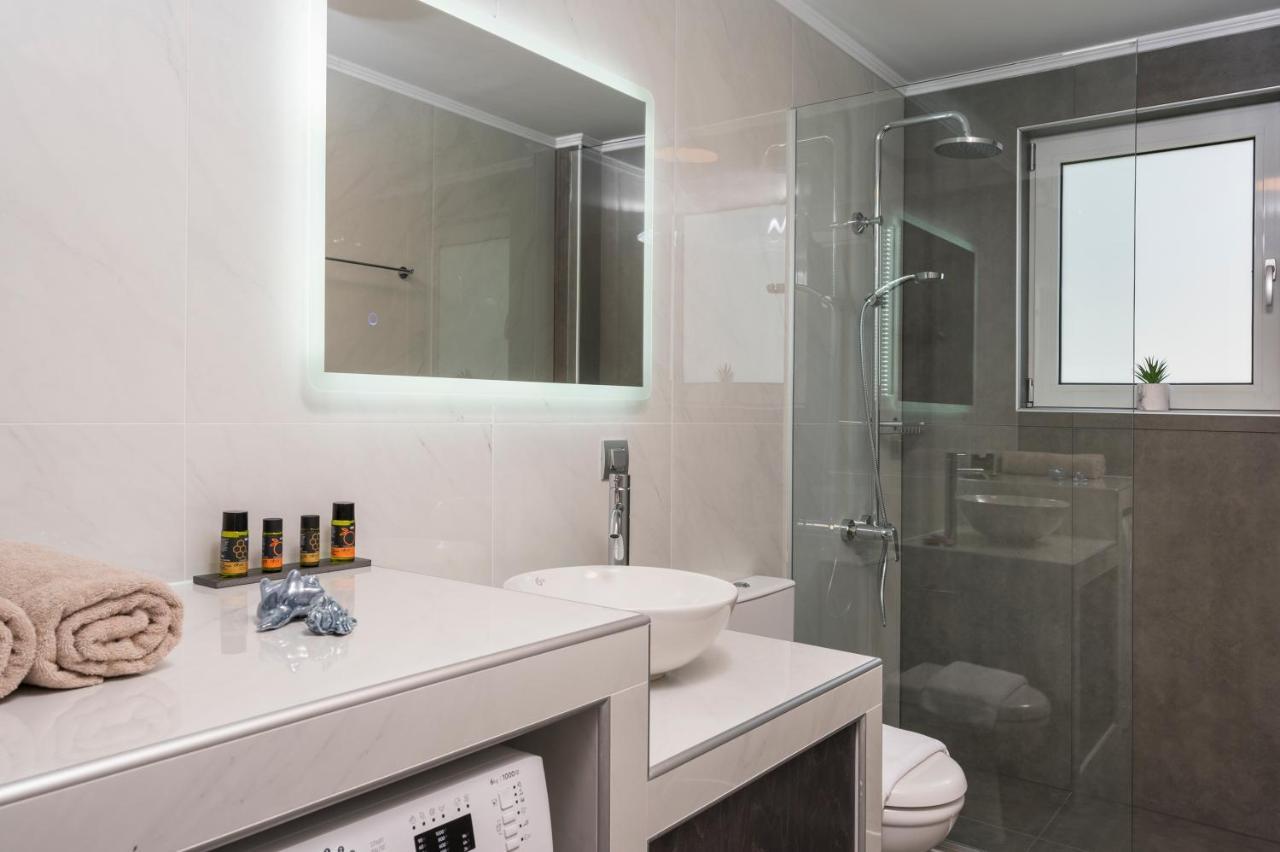 Quarters Luxury Apts Chrissi Akti Chania Exterior foto