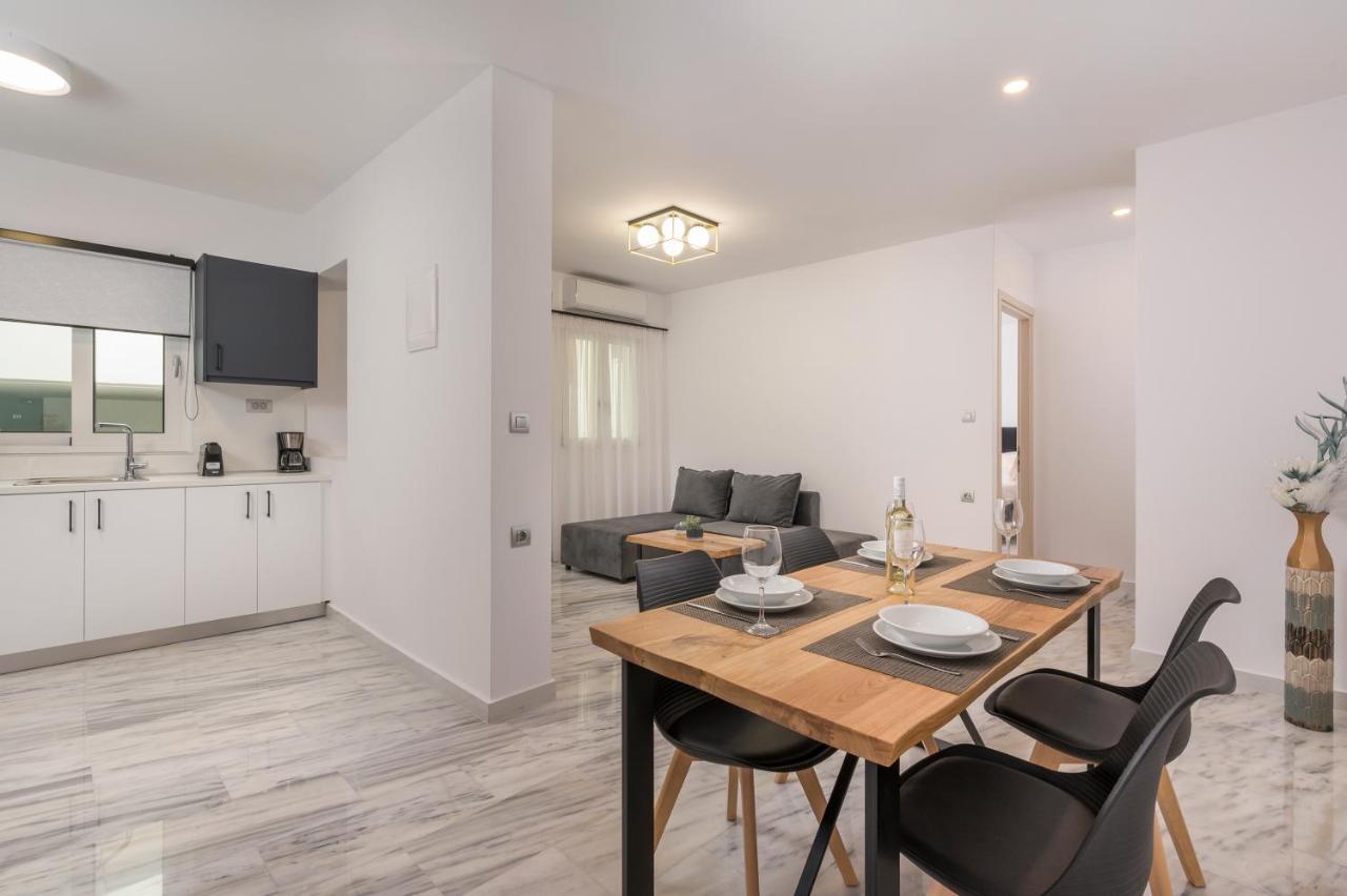 Quarters Luxury Apts Chrissi Akti Chania Exterior foto