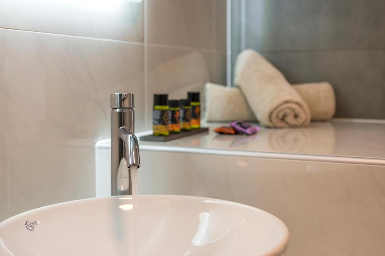 Quarters Luxury Apts Chrissi Akti Chania Exterior foto