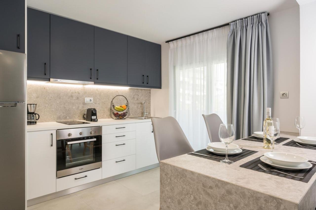 Quarters Luxury Apts Chrissi Akti Chania Exterior foto