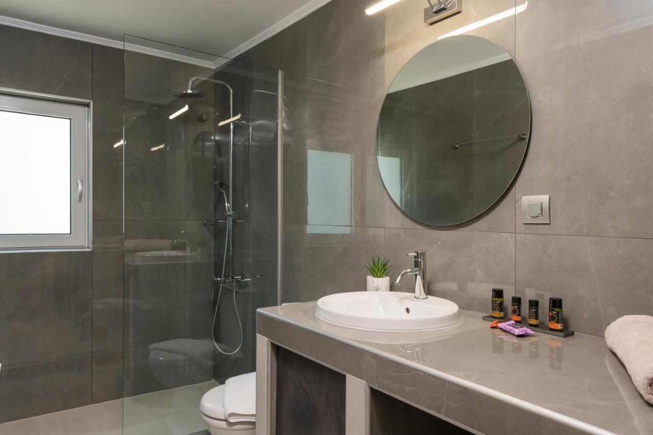 Quarters Luxury Apts Chrissi Akti Chania Exterior foto