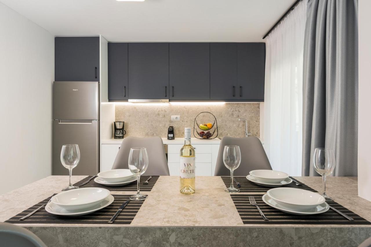 Quarters Luxury Apts Chrissi Akti Chania Exterior foto