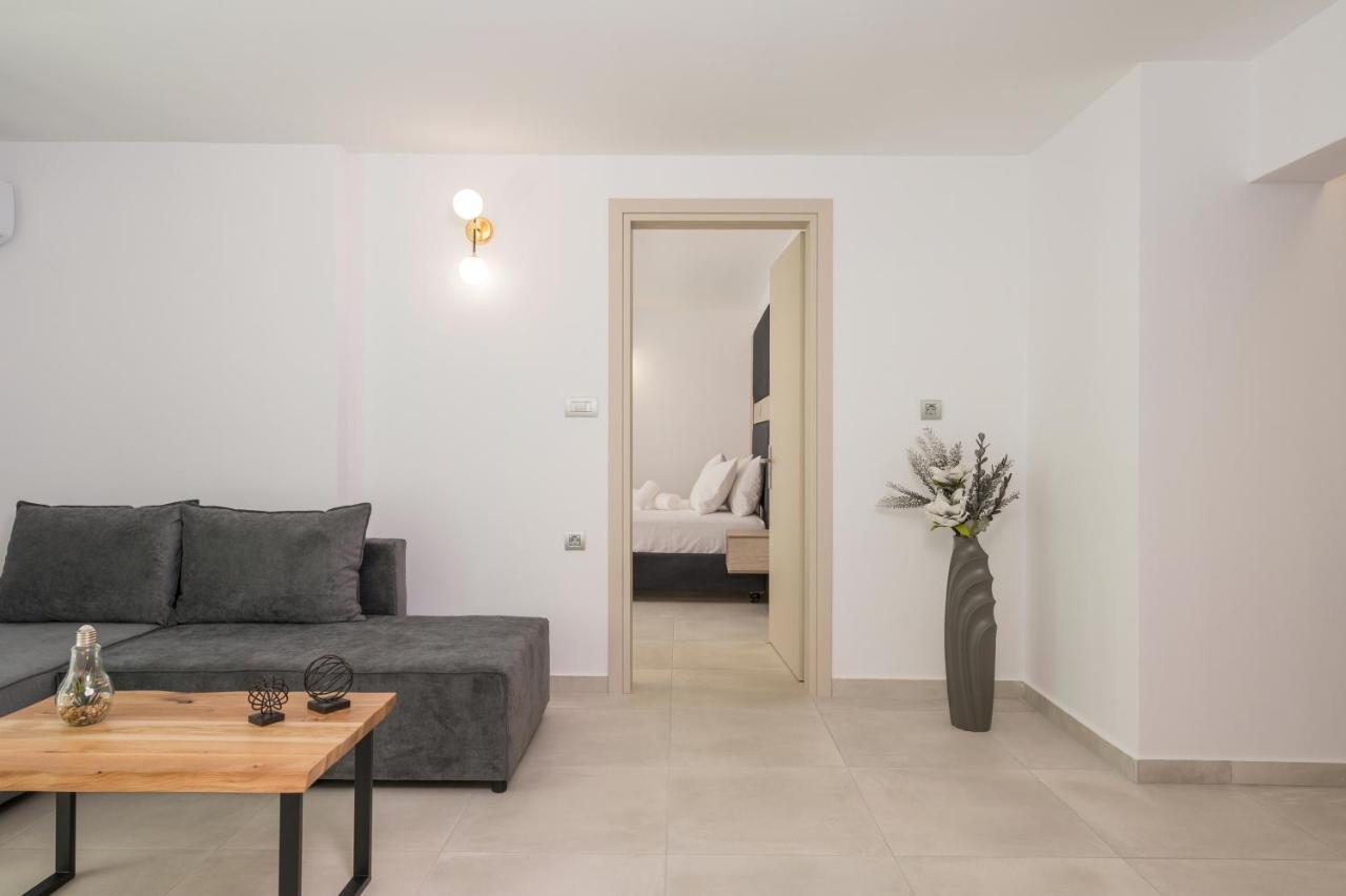 Quarters Luxury Apts Chrissi Akti Chania Exterior foto
